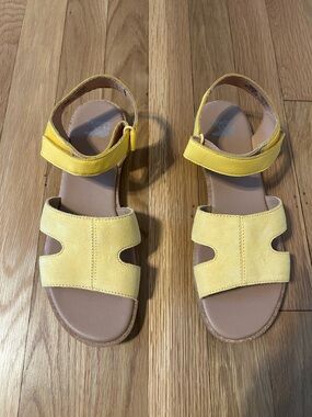 New Sorel Womens Ella III Ankle Strap Flat Leather Sandals Yellow Size 9